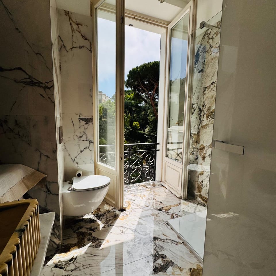 Elegant Sea View Retreat in Historic Villa with Pool Apartment in Bordighera