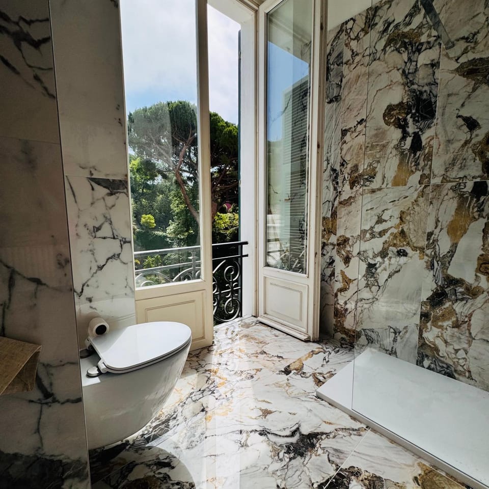 Elegant Sea View Retreat in Historic Villa with Pool Apartment in Bordighera