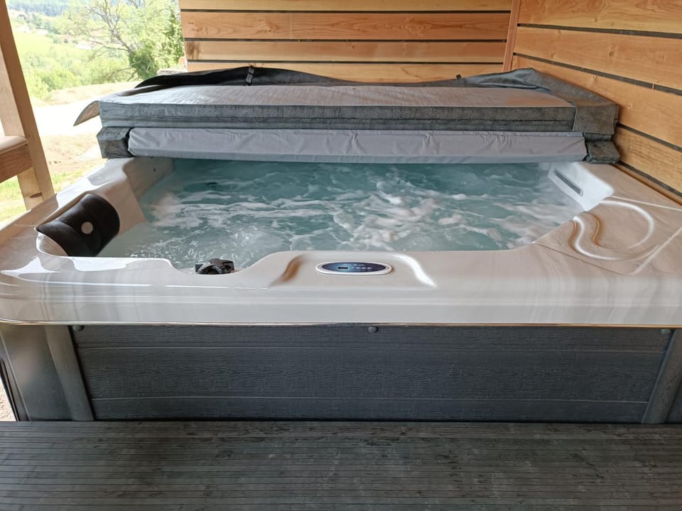 Hot Tub, Hot Tub