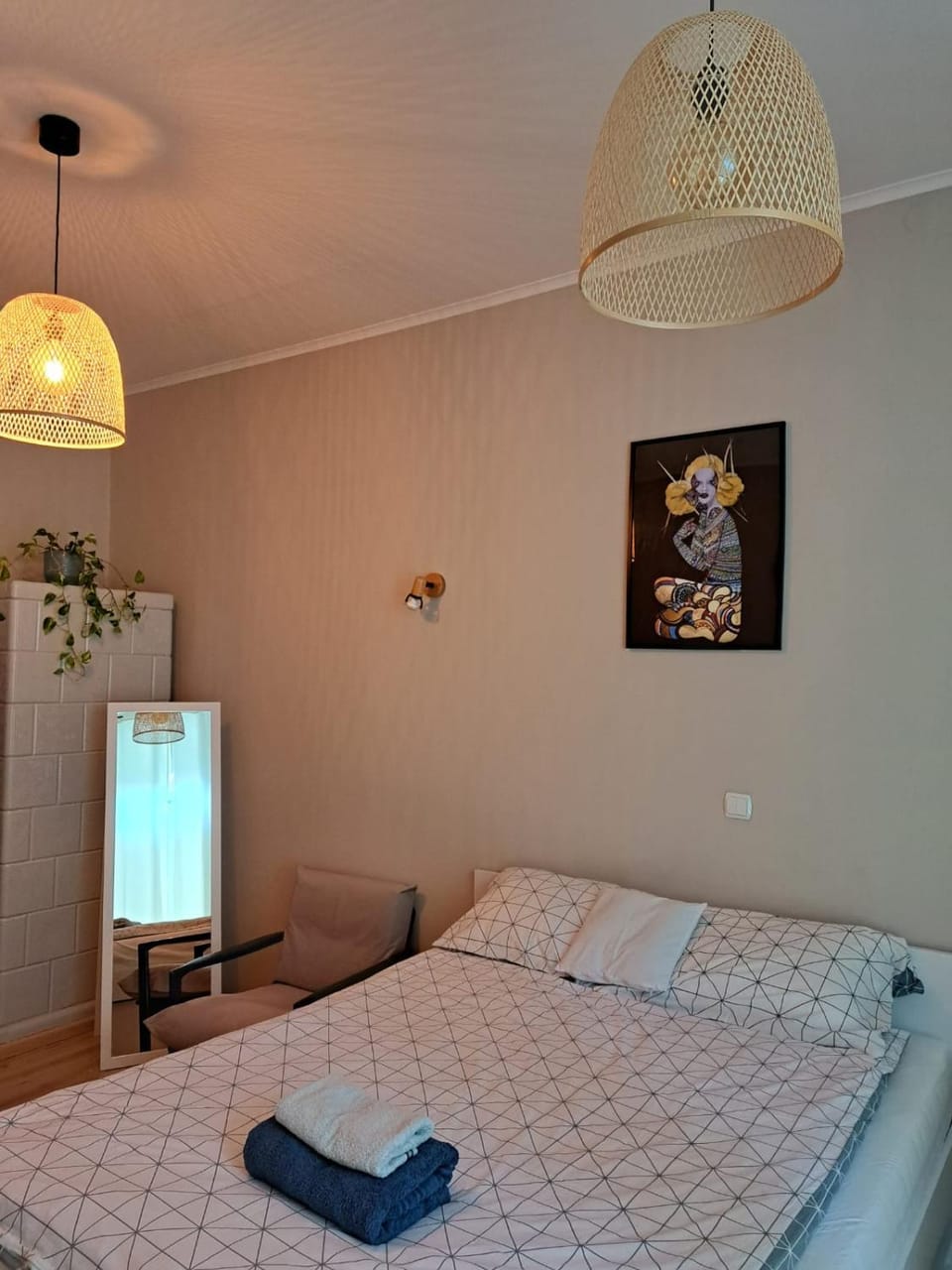 Bed, Photo of the whole room, Bedroom, towels