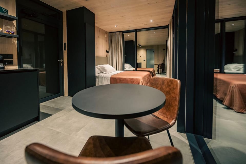 Bed, Living room, Photo of the whole room, Seating area