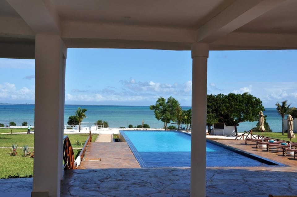 Patio, Day, Natural landscape, View (from property/room), Balcony/Terrace, Pool view, Sea view, Swimming pool, sunbed