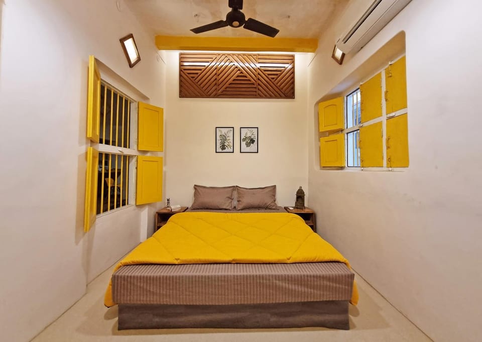 Bed, Other, Bedroom, Street view, fireplace, locker, air conditioner