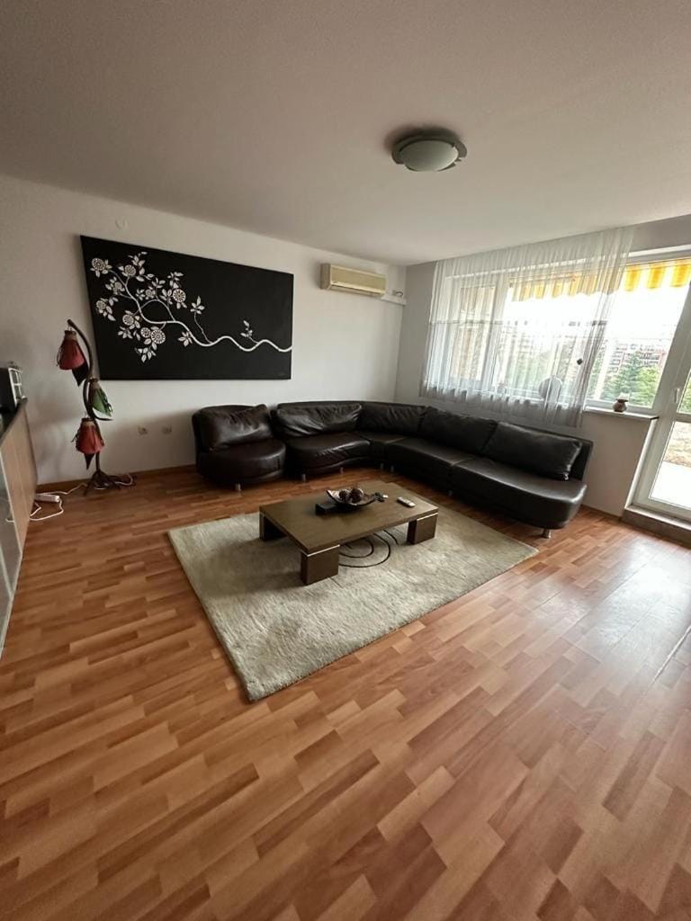 Living room, Decorative detail