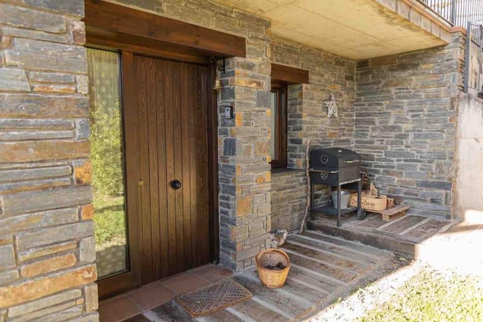 Precioso apartamento con jardín privado a 4 km de Puigcerdà Apartment in Cerdanya