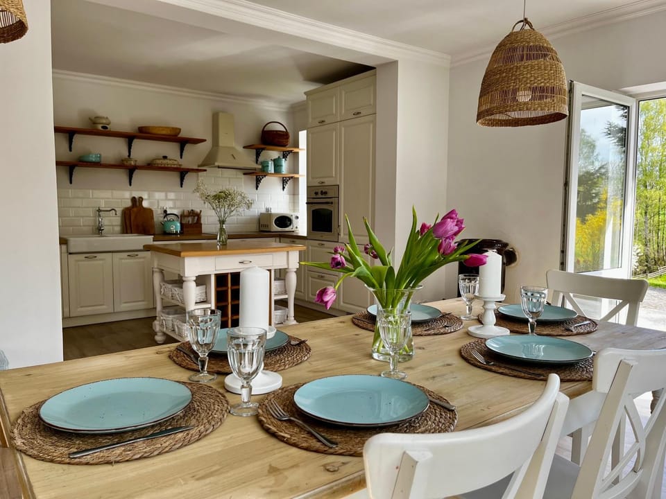 Kitchen or kitchenette, Living room, Seating area, Dining area, Garden view