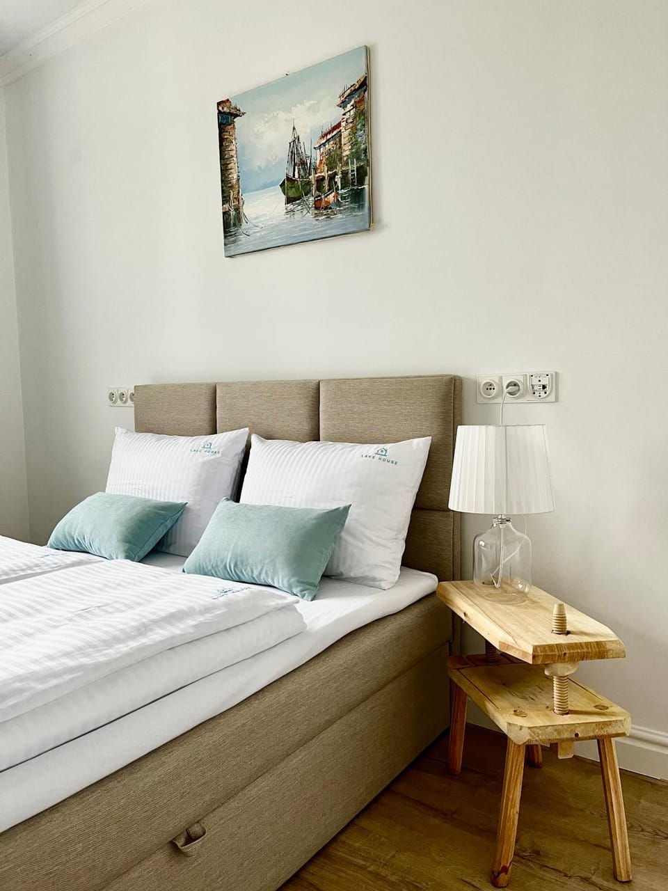 Bedroom, Lake view
