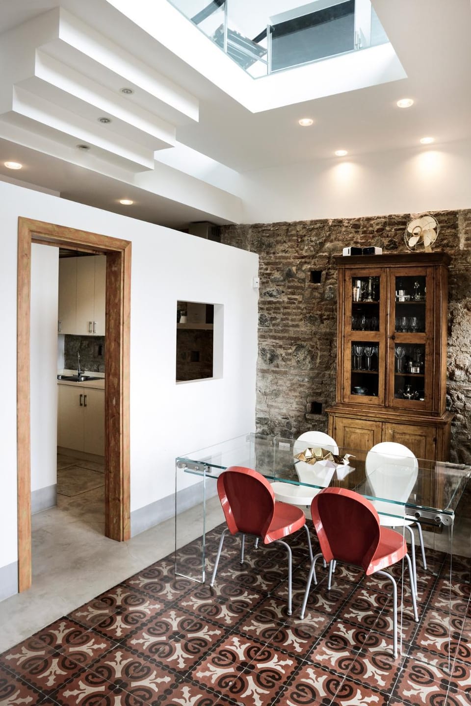 Kitchen or kitchenette, Dining area