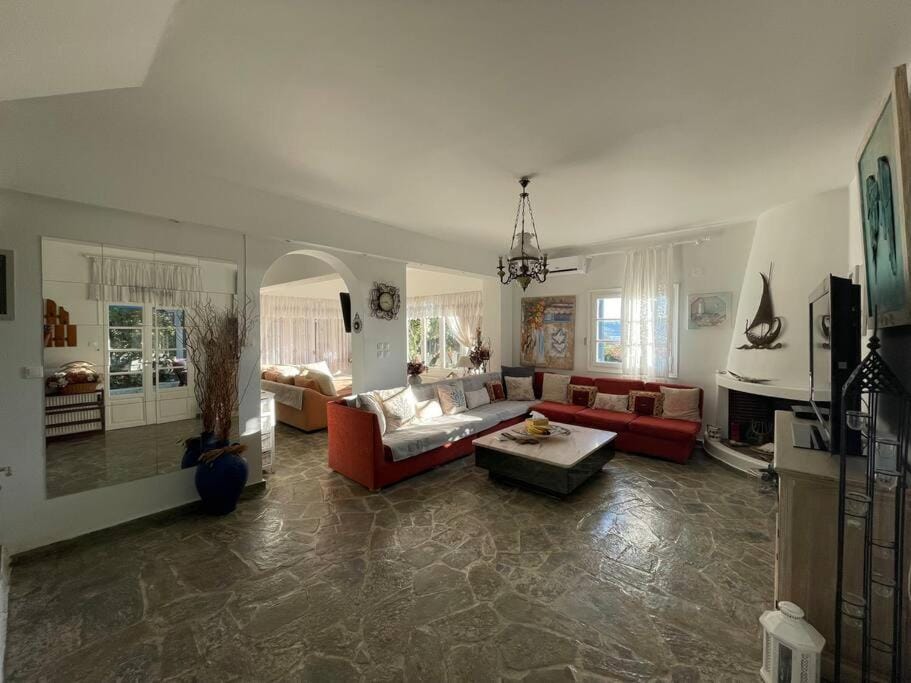 Villa Evridiki - Walking distance to beach Villa in Peloponnese Region
