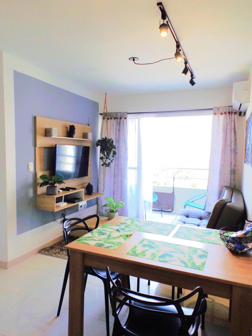 Communal lounge/ TV room, TV and multimedia, Living room, Seating area, Dining area