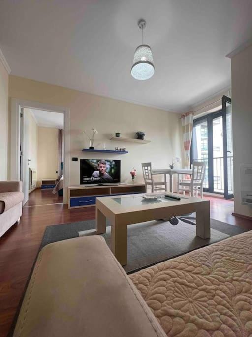 Double Room Central Apartment with balcony Apartment in Tirana