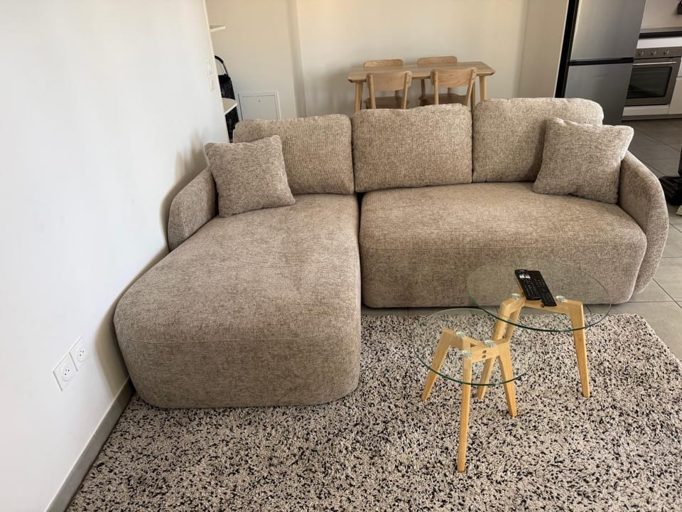 Apparemment lumineux (3 lits, 2 chambres, 1 salon) 2ème Arrondissement Apartment in Marseille