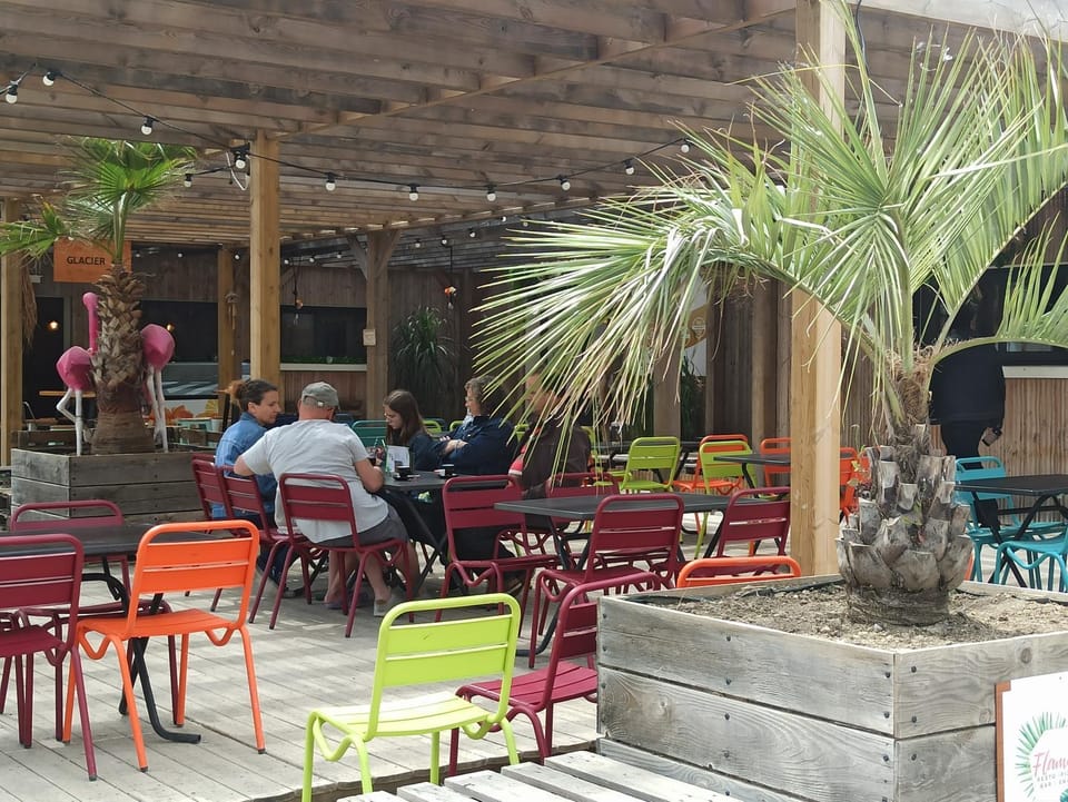 Restaurant/places to eat, Lounge or bar