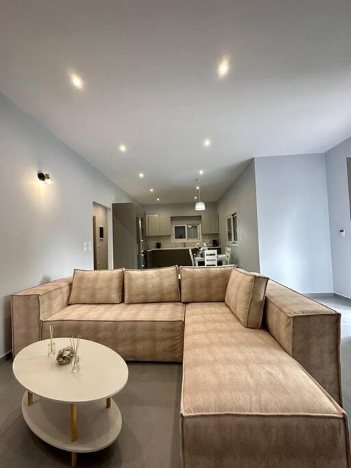 Zouf House Luxury Stay with Jacuzzi Apartment in East Attica Regional Unit, Greece