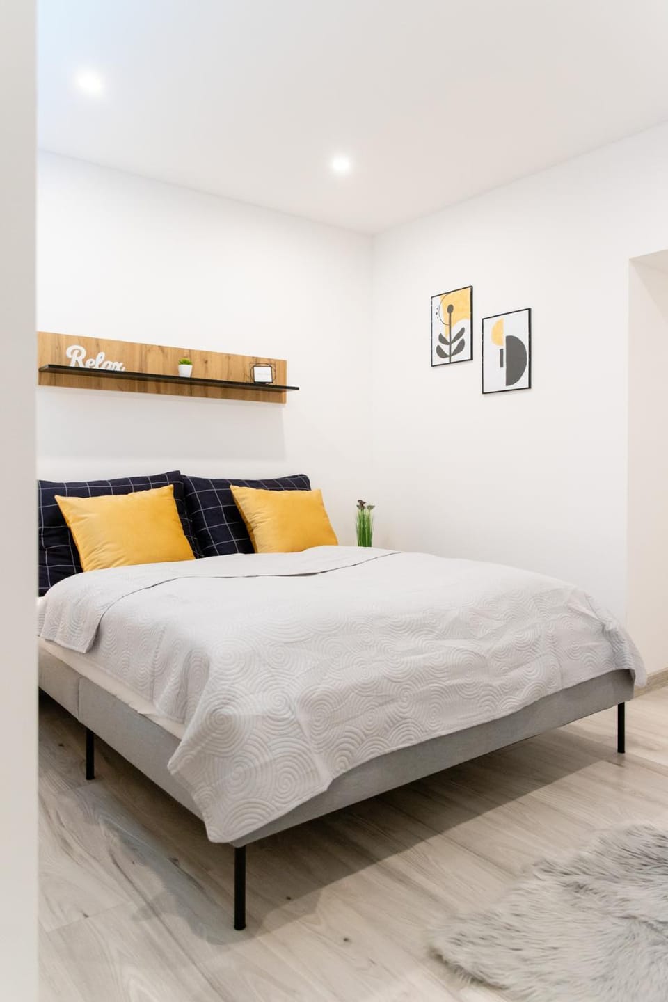 Bed, Photo of the whole room, Bedroom