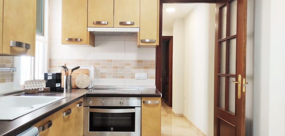 Coffee/tea facilities, Kitchen or kitchenette, dishwasher, furniture, minibar, pet friendly, stove, washing machine