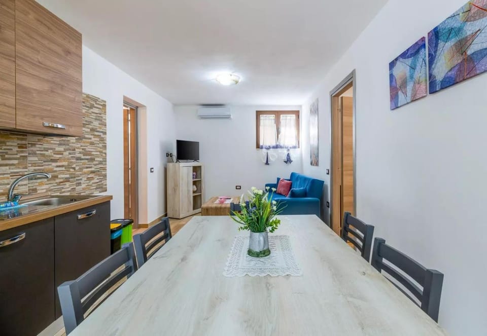 TV and multimedia, Kitchen or kitchenette, Dining area