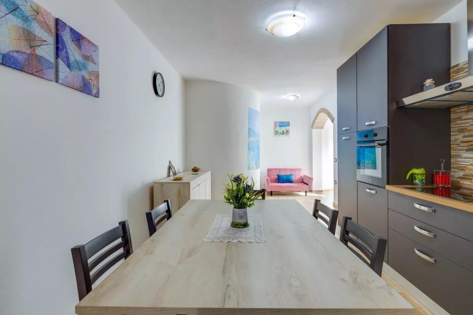 Bed, Kitchen or kitchenette, Living room, Photo of the whole room, Seating area, Dining area, Bedroom, pet friendly, stove