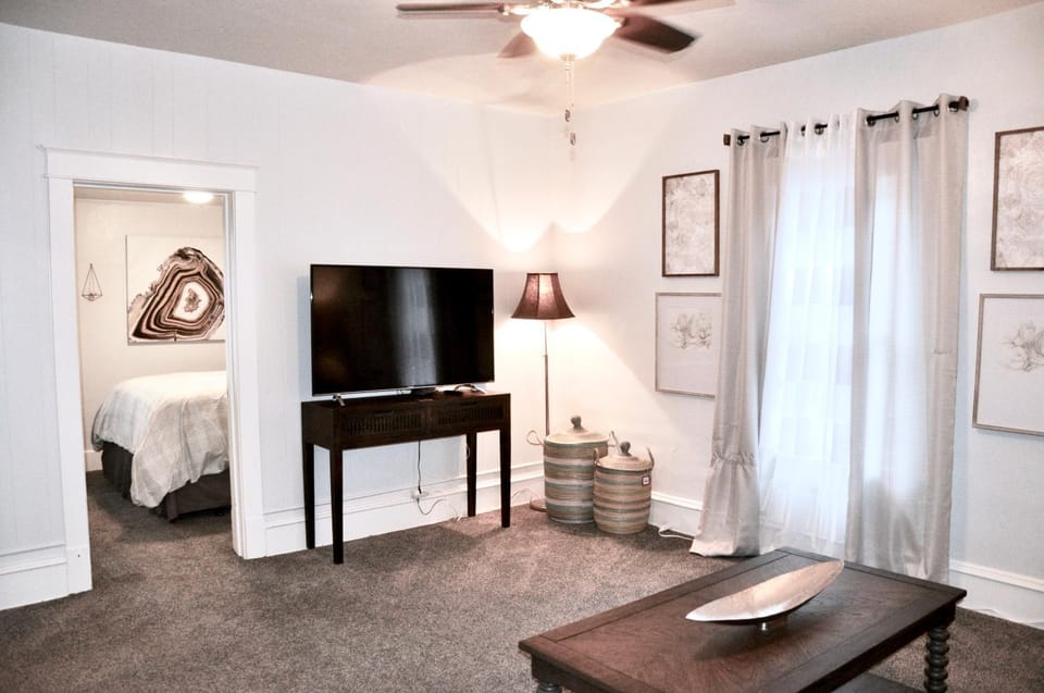 Downtown 1 Bedroom Charmer - Walk, Bike, Enjoy!! Apartment in Rapid City