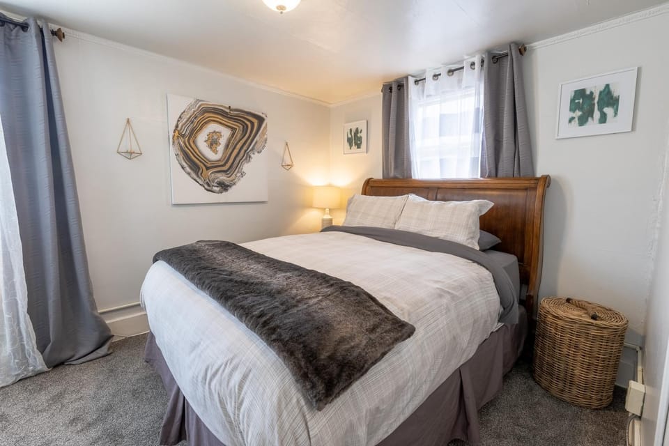 Downtown 1 Bedroom Charmer - Walk, Bike, Enjoy!! Apartment in Rapid City