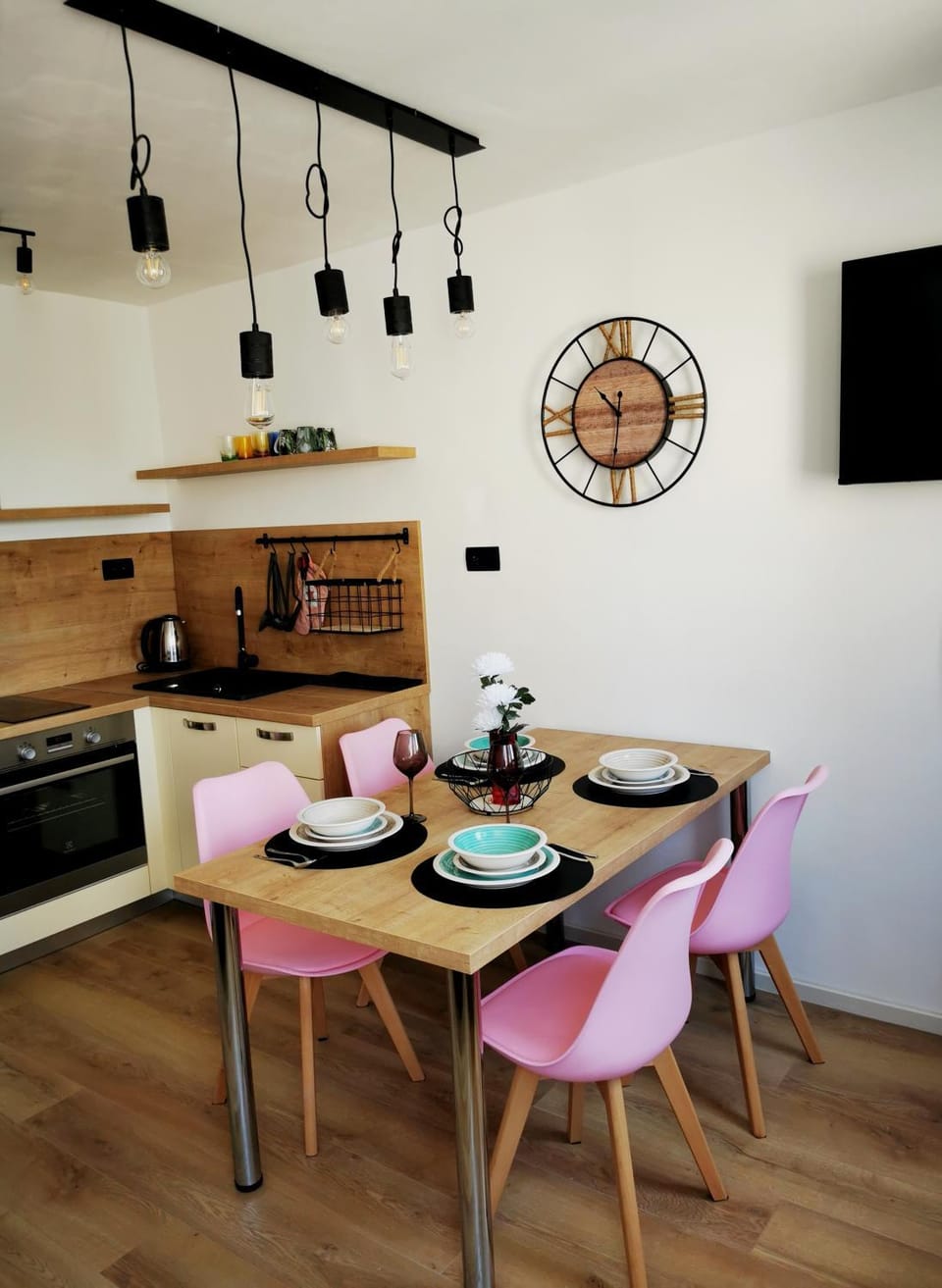 Dining area, minibar, stove