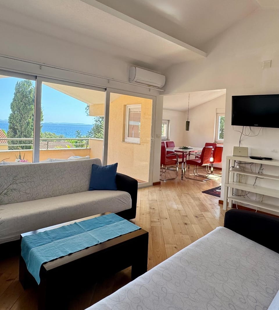 Living room, Photo of the whole room, Seating area, Dining area, Sea view, air conditioner