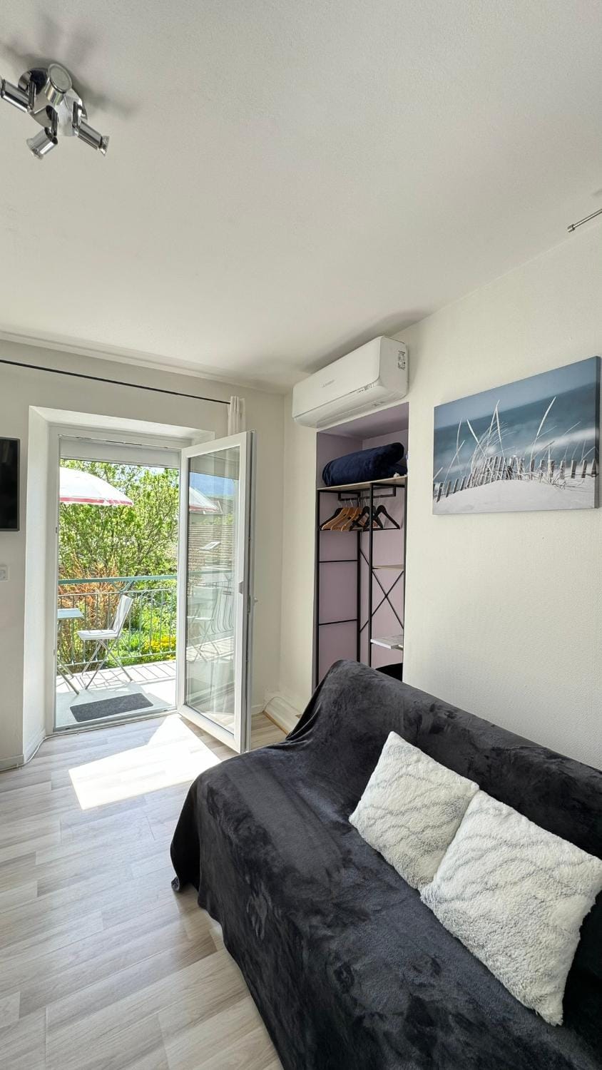 Photo of the whole room, Bedroom, air conditioner