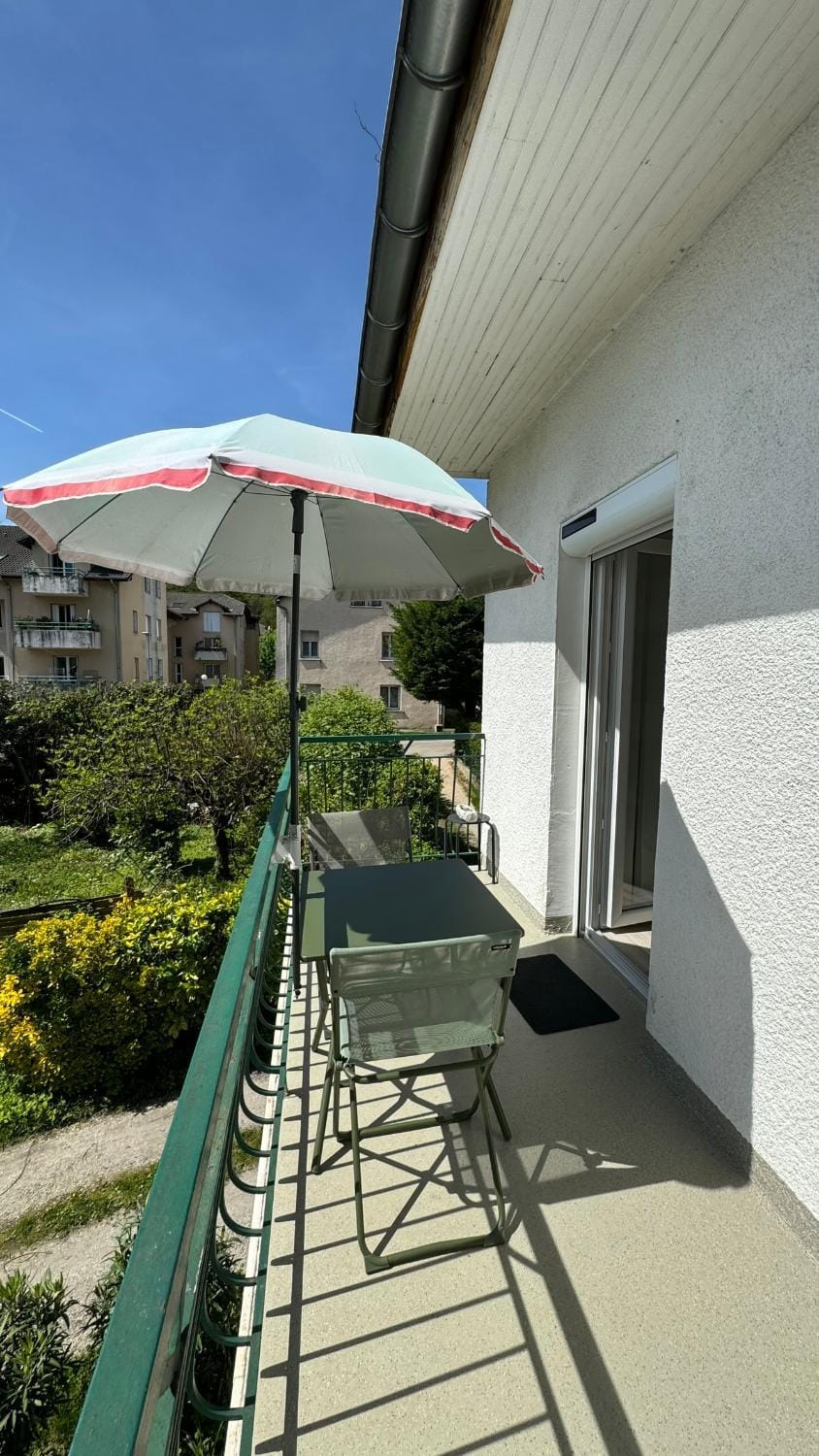Spring, View (from property/room), Balcony/Terrace, Dining area, Garden view