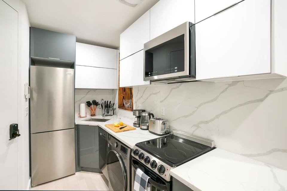 48-3RW Brand New 1BR Prime Hells Kitchen - W D Apartment in Midtown
