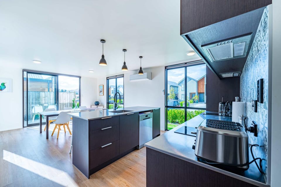 Amazing Alpine Views in Wanaka House in Wanaka