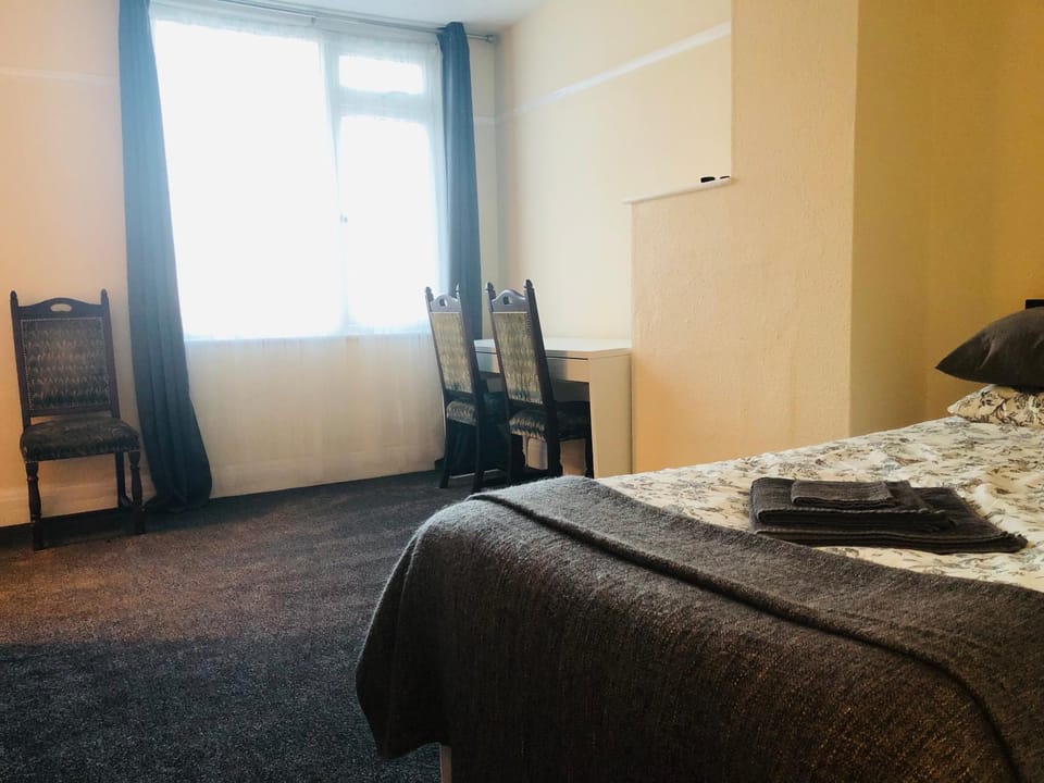 AC Lounge 119a Apartment in Southend-on-Sea