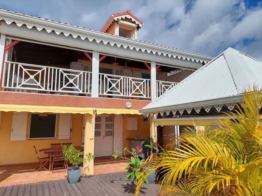 Property building, Patio, Balcony/Terrace