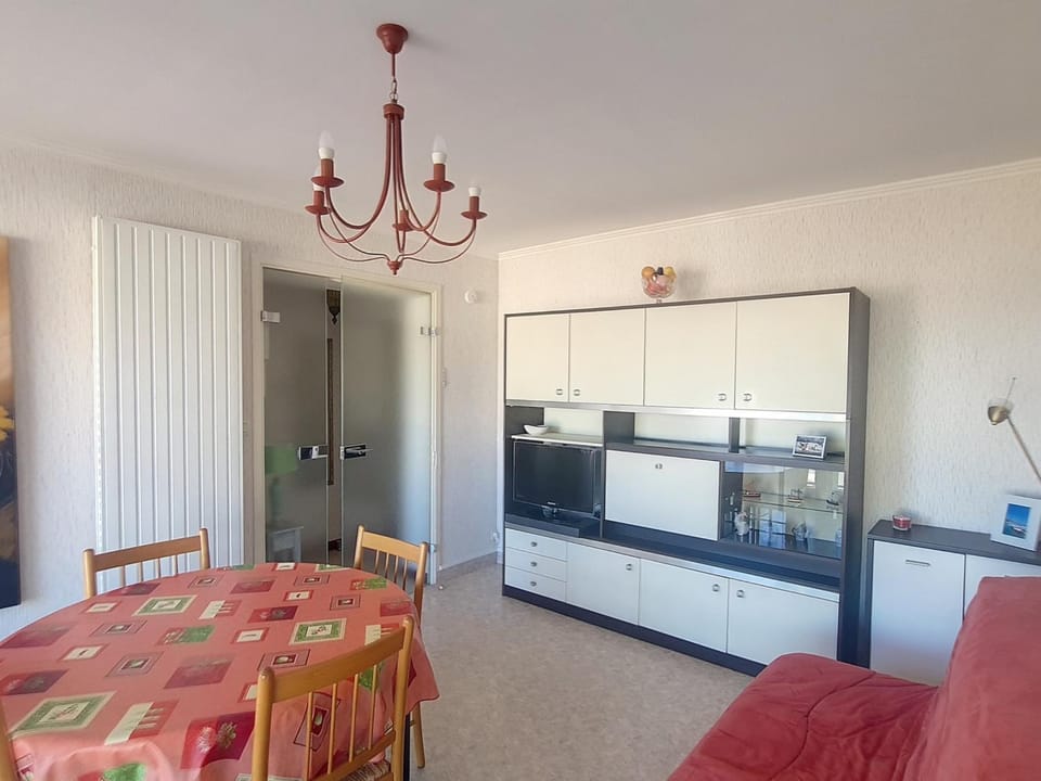 Appartement Type 2 avec balcon et parking - Les Sables-d'Olonne - FR-1-331-216 Apartment in Les Sables-d'Olonne