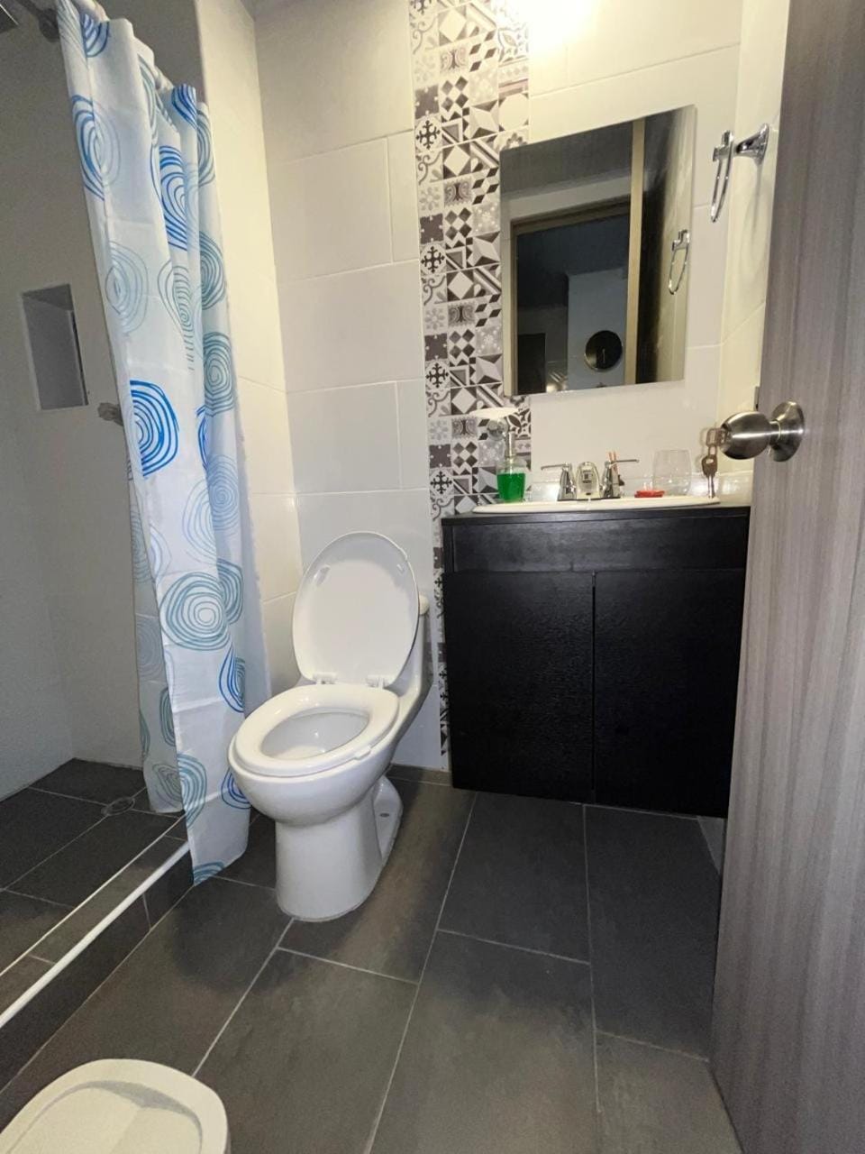 Apartaestudio Vacacional en Girardot, piscinas, Jacuzis, parqueadero para moto Apartment in Girardot
