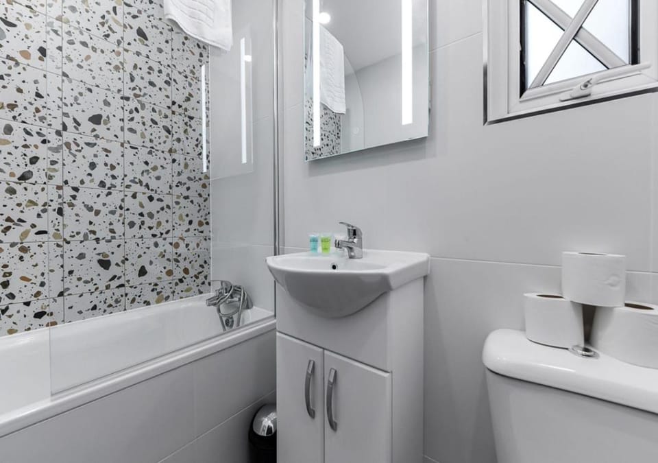 Toilet, Bathroom, Bath