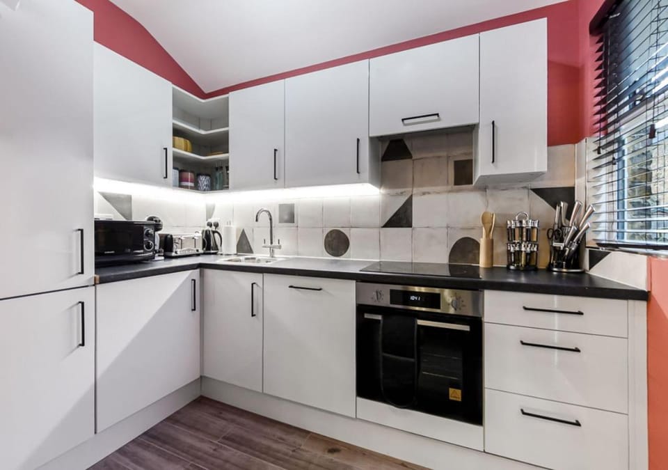 Coffee/tea facilities, Kitchen or kitchenette, stove, toaster, kitchen