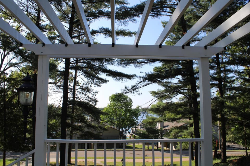 The Hillside B&B. Home w/ Breakfast Service! House in Lake Delton