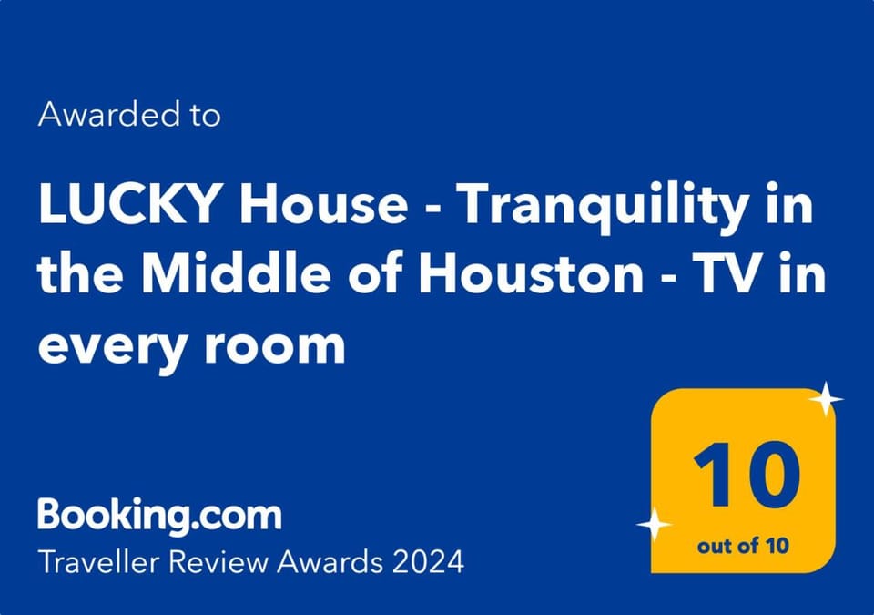 Bring the Crew! 4BR Luxe Pad, Backyard Magic & City at Your Door House in Houston