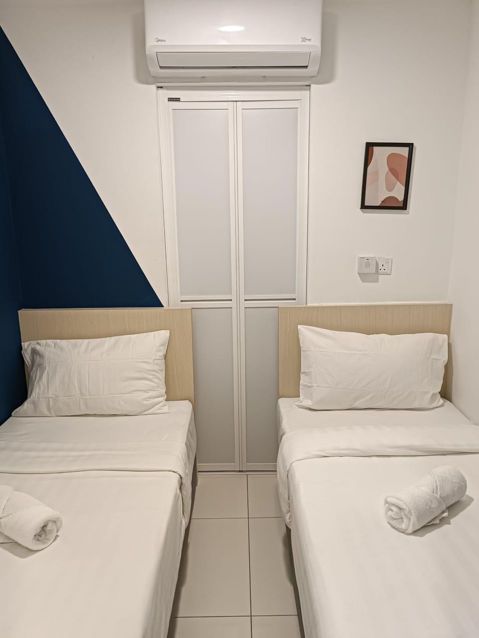 Bed, Bedroom, air conditioner