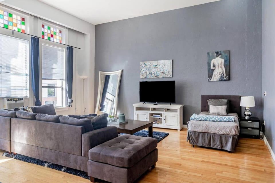 Free Parking Walk to Conv Center 5 Beds Loft Hotel in Gaslamp Quarter