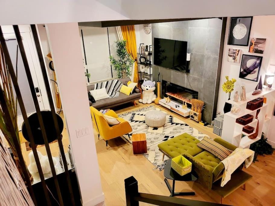 Living room, Seating area