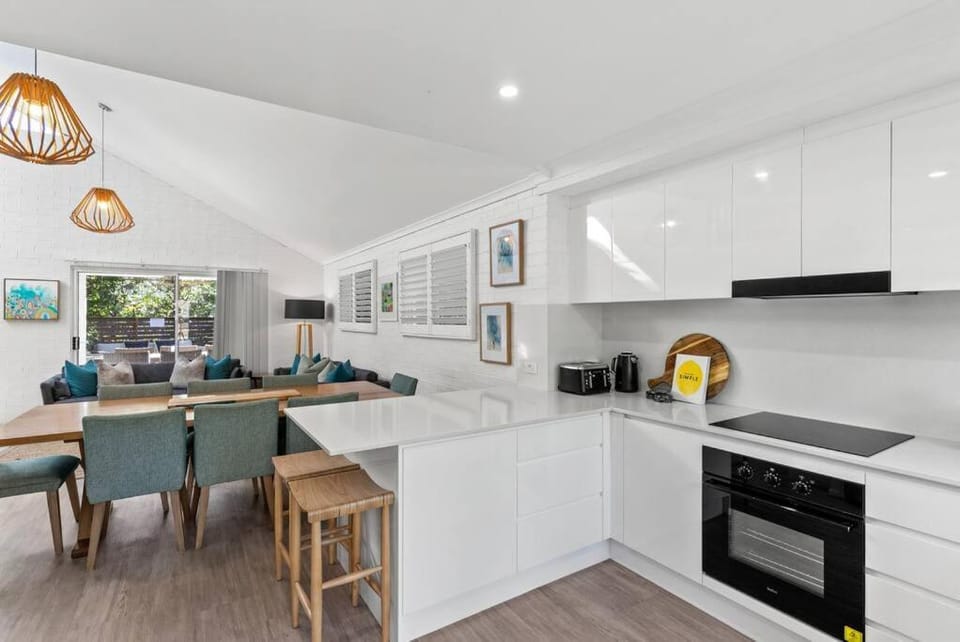 Kitchen or kitchenette, Living room, Seating area, oven, stove, toaster