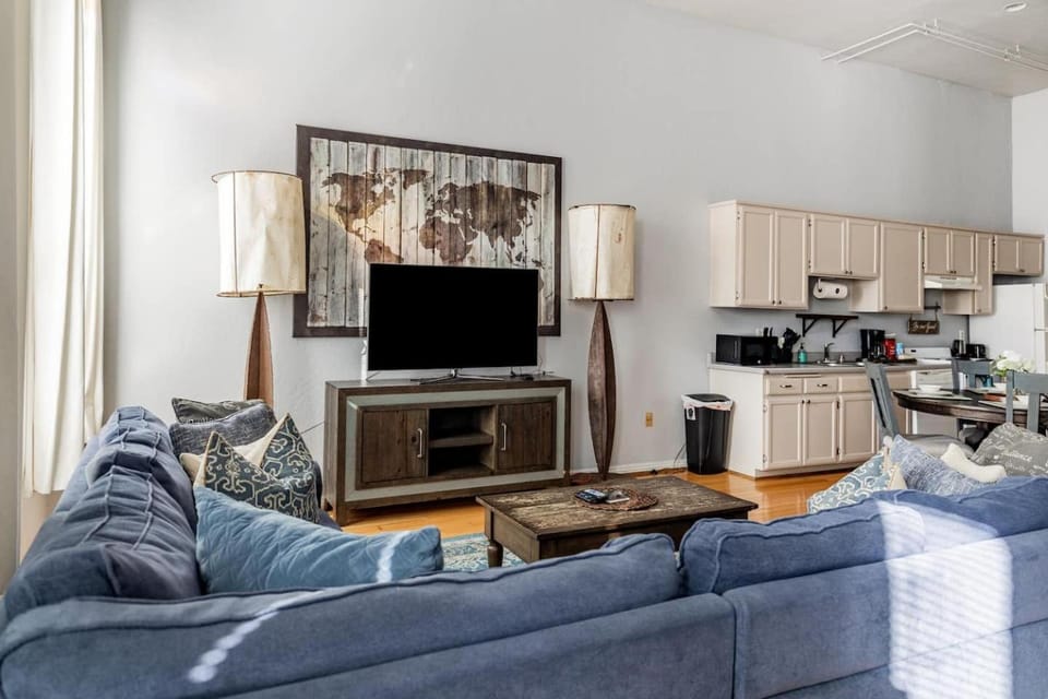 Free Parking Loft Suite Walk to Conv Center Hotel in Gaslamp Quarter