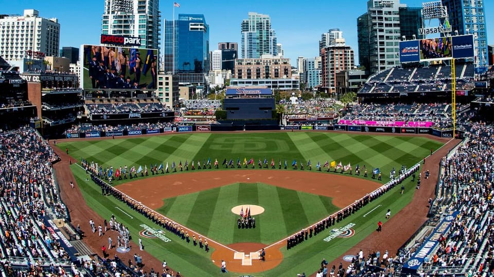 Walk to Conv Center Free Parking 4 Beds Hotel in San Diego