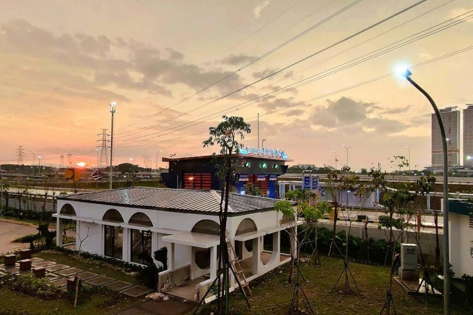 View (from property/room), City view, Garden view, Street view, Sunset