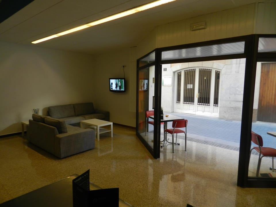 TV and multimedia, Living room, Lobby or reception