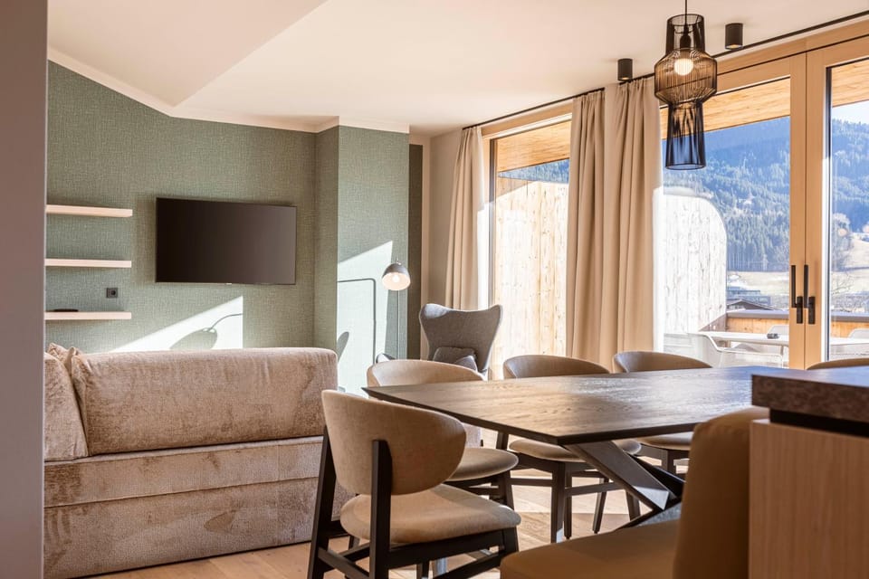 Living room, Dining area