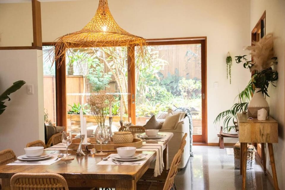 Beach Jungle - Hot Tub, Firepit & Pool in Beachside Oasis House in Byron Bay