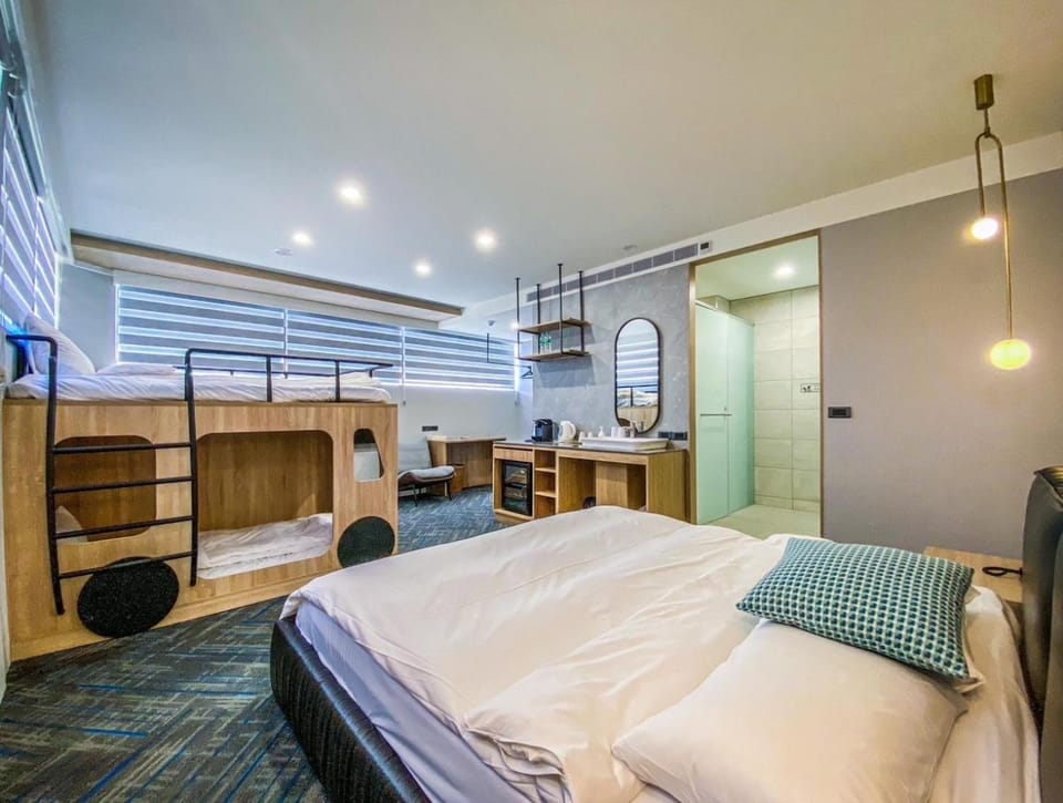 Photo of the whole room, Bedroom