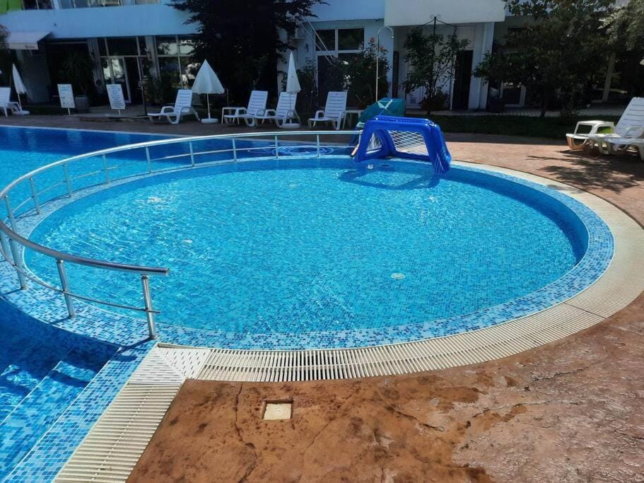 Day, Pool view, Swimming pool, Swimming pool, sunbed